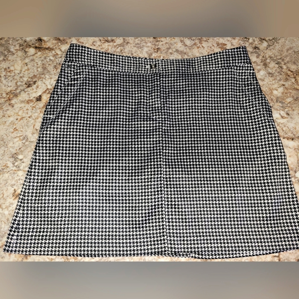Izod Houndstooth Athletic Golf Skirt With Shorts